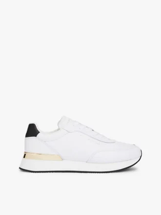 Baskets en cuir avec détails métalliques