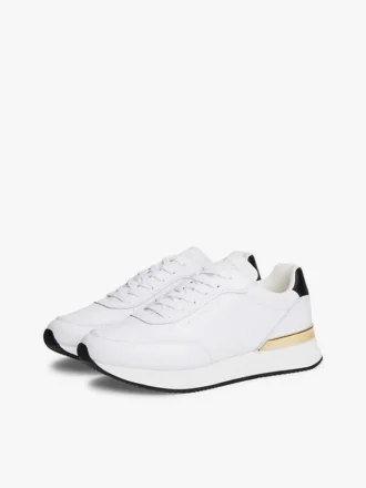 Baskets en cuir avec détails métalliques