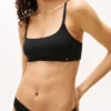 Brassière sans armatures à encolure dégagée Brassière sans armatures à encolure dégagée