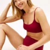 Brassière sans armatures à encolure dégagée Brassière sans armatures à encolure dégagée