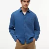 Chemise en denim gaufré teint à l’indigo Chemise en denim gaufré teint à l’indigo