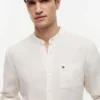 Chemise en lin à col bandeau, coupe classique Chemise en lin à col bandeau, coupe classique