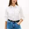 Chemise en popeline à boutons dorés, coupe décontractée Chemise en popeline à boutons dorés, coupe décontractée