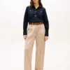 Chemise en popeline à boutons dorés, coupe décontractée Chemise en popeline à boutons dorés, coupe décontractée