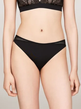 Culotte bikini en dentelle tricotée