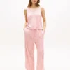 Ensemble de nuit composé d’un débardeur court et de pantalons Ensemble de nuit composé d’un débardeur court et de pantalons