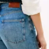 Jean droit ample à taille mi-haute Jean droit ample à taille mi-haute