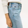 Jean moderne à taille haute et jambes larges Jean moderne à taille haute et jambes larges