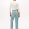 Jean moderne à taille haute et jambes larges Jean moderne à taille haute et jambes larges