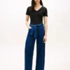 Jean taille haute à jambes larges avec ceinture Jean taille haute à jambes larges avec ceinture
