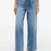 Jean taille haute à jambes larges avec ceinture Jean taille haute à jambes larges avec ceinture