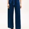 Jean taille haute à jambes larges avec ceinture Jean taille haute à jambes larges avec ceinture