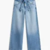 Jean taille haute à jambes larges avec ceinture Jean taille haute à jambes larges avec ceinture
