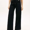 Jean utilitaire taille haute à jambes larges et extensible Jean utilitaire taille haute à jambes larges et extensible