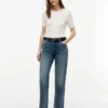 Jeans droit classique taille haute Jeans droit classique taille haute