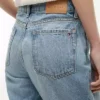 Jeans droit classique taille haute Jeans droit classique taille haute