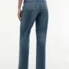 Jeans droit classique taille haute Jeans droit classique taille haute
