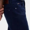 Jeans droit classique teint en pièce