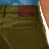 Jeans droit classique teint en pièce Jeans droit classique teint en pièce