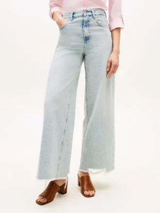 Jeans taille haute à jambes larges et ourlet brut Jeans taille haute à jambes larges et ourlet brut