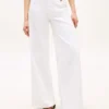 Jeans taille haute à jambes larges et ourlet brut Jeans taille haute à jambes larges et ourlet brut