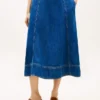 Jupe midi évasée en denim à taille haute Jupe midi évasée en denim à taille haute