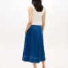 Jupe midi évasée en denim à taille haute Jupe midi évasée en denim à taille haute