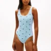 Maillot de bain à encolure dégagée et monogramme script sur l’ensemble Maillot de bain à encolure dégagée et monogramme script sur l’ensemble