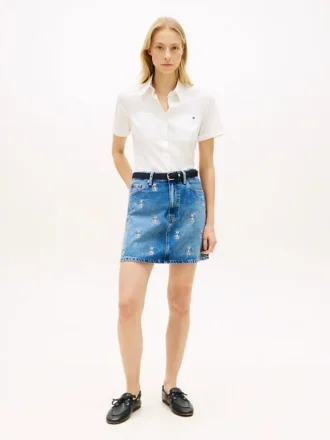 Mini-jupe en denim taille haute avec motif de blason sur toute la surface