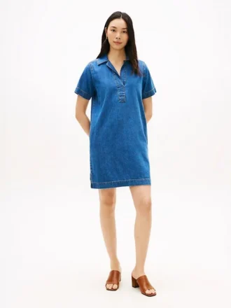 Mini-robe en denim à patte de boutonnage ouverte