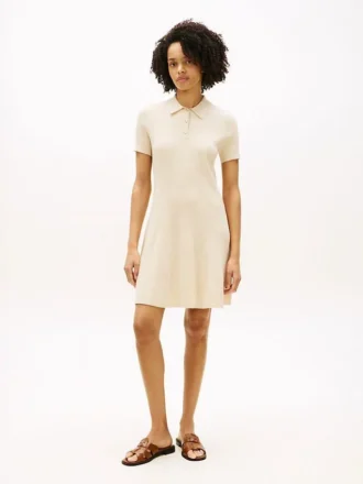 Mini-robe polo en maille côtelée avec boutons dorés