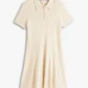 Mini-robe polo en maille côtelée avec boutons dorés Mini-robe polo en maille côtelée avec boutons dorés