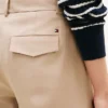 Pantalon chino à plis en sergé Pantalon chino à plis en sergé