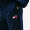 Pantalon de survêtement pour enfant avec logo drapeau ondulé Pantalon de survêtement pour enfant avec logo drapeau ondulé