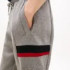 Pantalon de survêtement à rayures emblématiques Pantalon de survêtement à rayures emblématiques