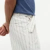 Pantalon en coton et lin rayé avec ceinture