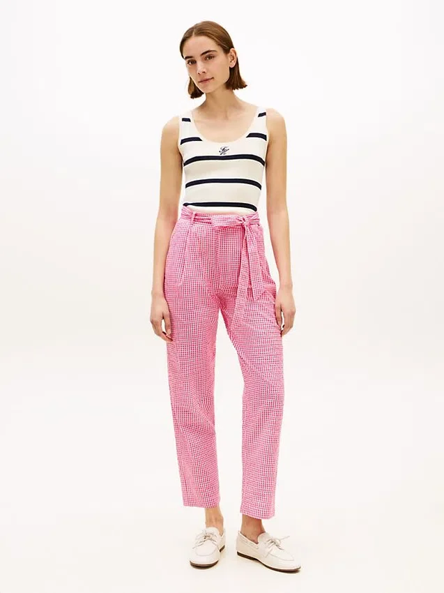 Pantalon fuselé en seersucker vichy avec ceinture Pantalon fuselé en seersucker vichy avec ceinture