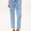 Pantalon fuselé en seersucker vichy avec ceinture Pantalon fuselé en seersucker vichy avec ceinture