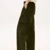 Pantalon utilitaire léger à coupe évasée Pantalon utilitaire léger à coupe évasée