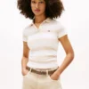 Polo Tommy Jeans à coupe ajustée en maille côtelée Polo Tommy Jeans à coupe ajustée en maille côtelée