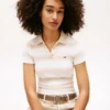 Polo Tommy Jeans à coupe ajustée en maille côtelée Polo Tommy Jeans à coupe ajustée en maille côtelée