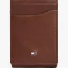 Portefeuille à deux volets en cuir grainé avec fermeture magnétique Portefeuille à deux volets en cuir grainé avec fermeture magnétique