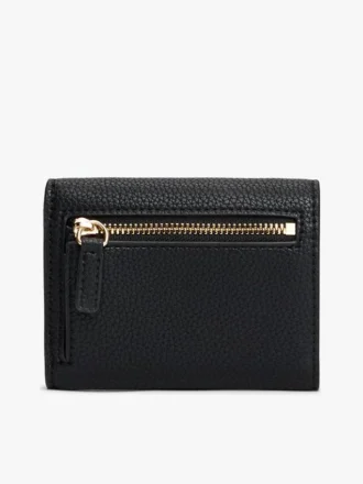 Portefeuille à trois volets en cuir grainé avec fermoir monogramme Portefeuille à trois volets en cuir grainé avec fermoir monogramme