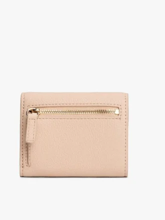 Portefeuille à trois volets en cuir grainé avec fermoir monogramme