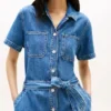 Robe chemise en denim délavé moyen avec ceinture Robe chemise en denim délavé moyen avec ceinture
