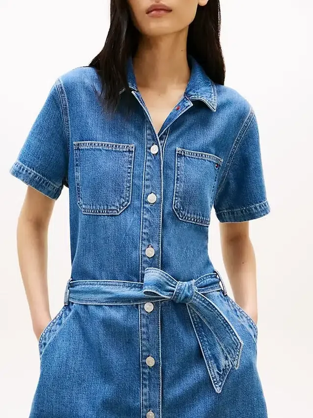 Robe chemise en denim délavé moyen avec ceinture Robe chemise en denim délavé moyen avec ceinture