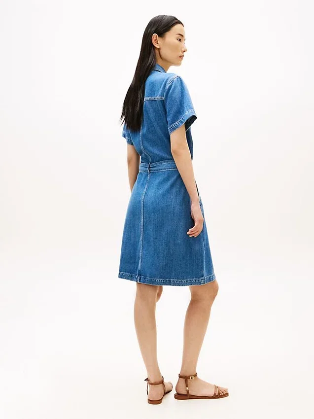 Robe chemise en denim délavé moyen avec ceinture Robe chemise en denim délavé moyen avec ceinture