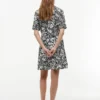 Robe chemise en lin mélangé à imprimé tropical Robe chemise en lin mélangé à imprimé tropical