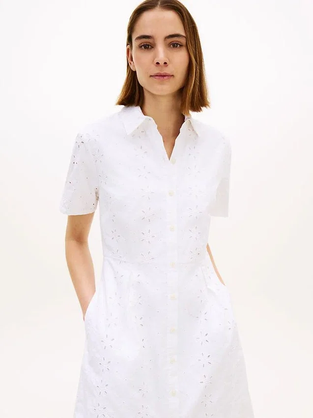 Robe chemise en popeline à œillets brodés Robe chemise en popeline à œillets brodés