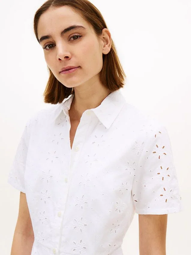 Robe chemise en popeline à œillets brodés Robe chemise en popeline à œillets brodés